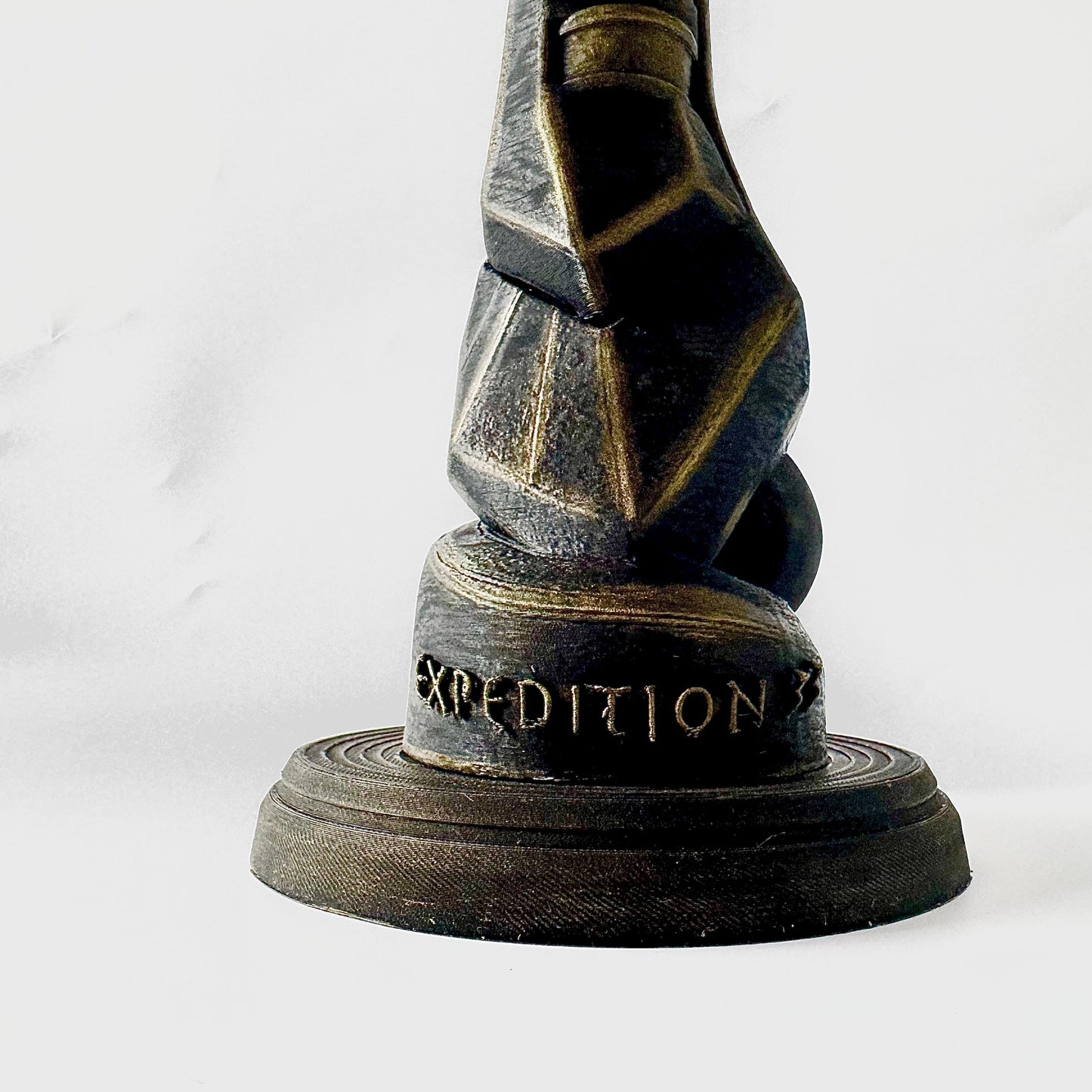Clair Obscur Expedition 33 Gustave Hand Prothesis Gustave Hand PS5/Xbox Controller Stand Home Display Gaming Accessories Maelle Monolith