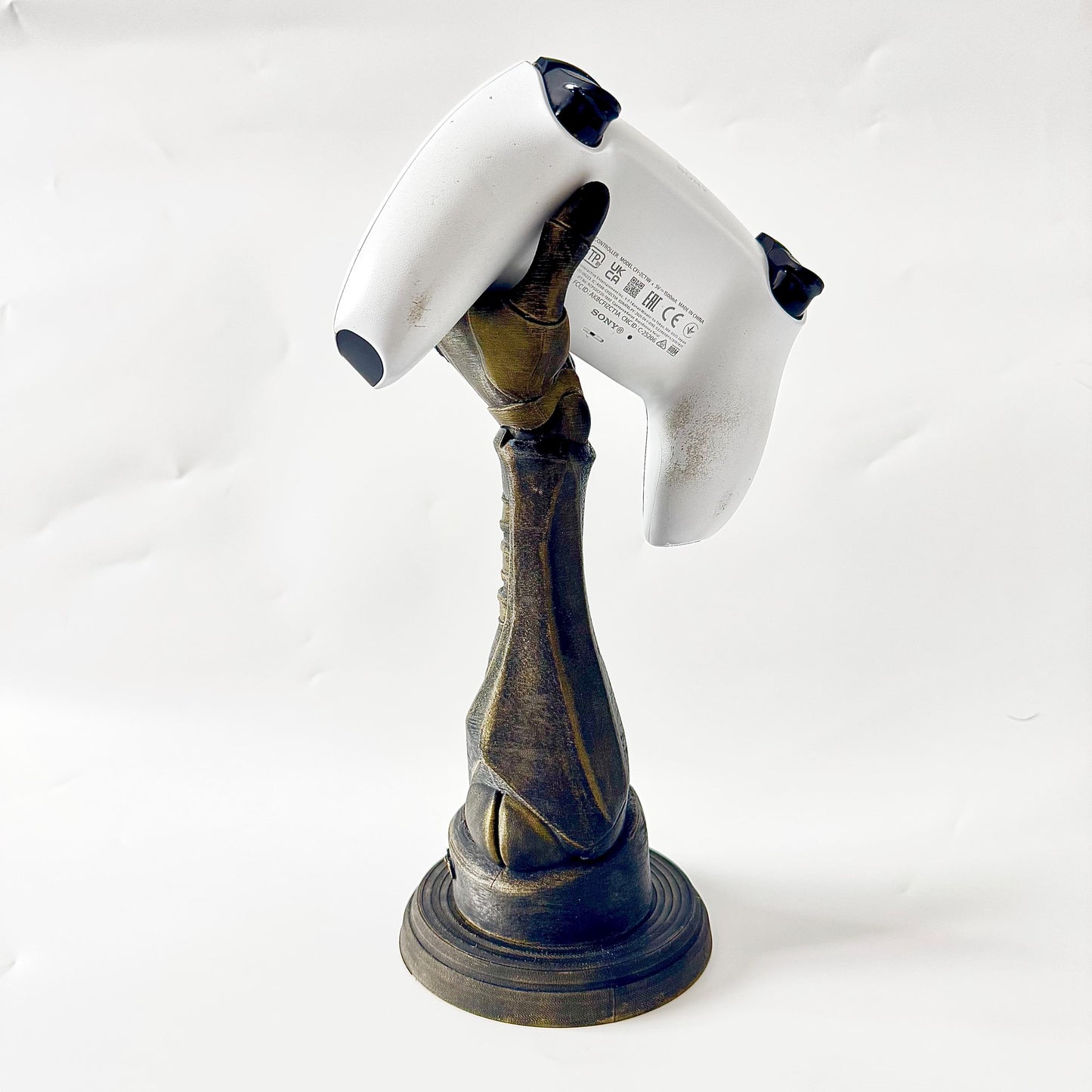 Clair Obscur Expedition 33 Gustave Hand Prothesis Gustave Hand PS5/Xbox Controller Stand Home Display Gaming Accessories Maelle Monolith