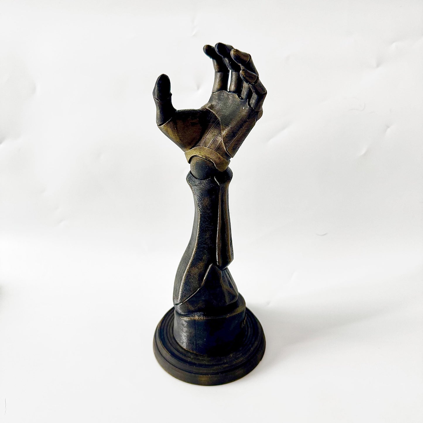 Clair Obscur Expedition 33 Gustave Hand Prothesis Gustave Hand PS5/Xbox Controller Stand Home Display Gaming Accessories Maelle Monolith