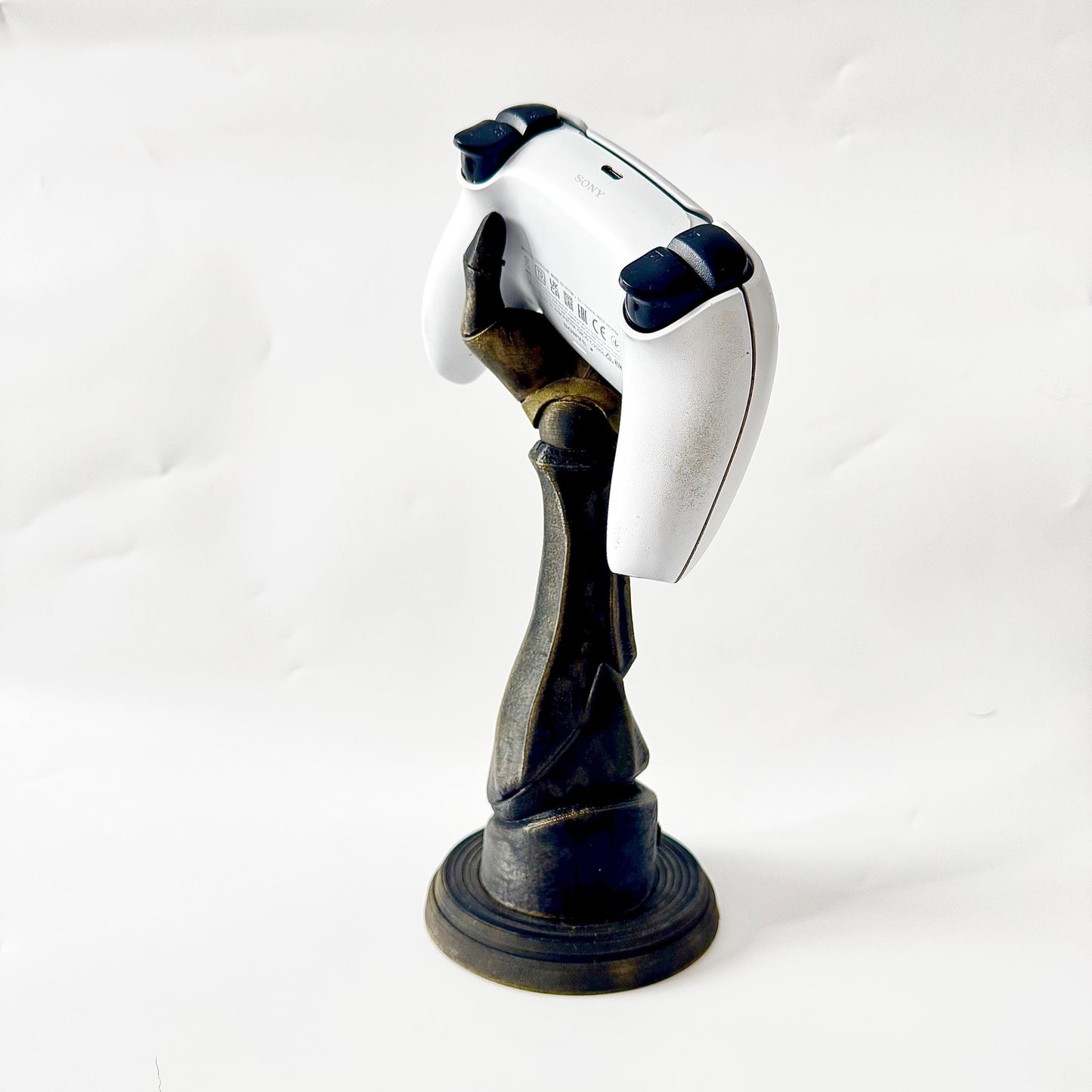 Clair Obscur Expedition 33 Gustave Hand Prothesis Gustave Hand PS5/Xbox Controller Stand Home Display Gaming Accessories Maelle Monolith