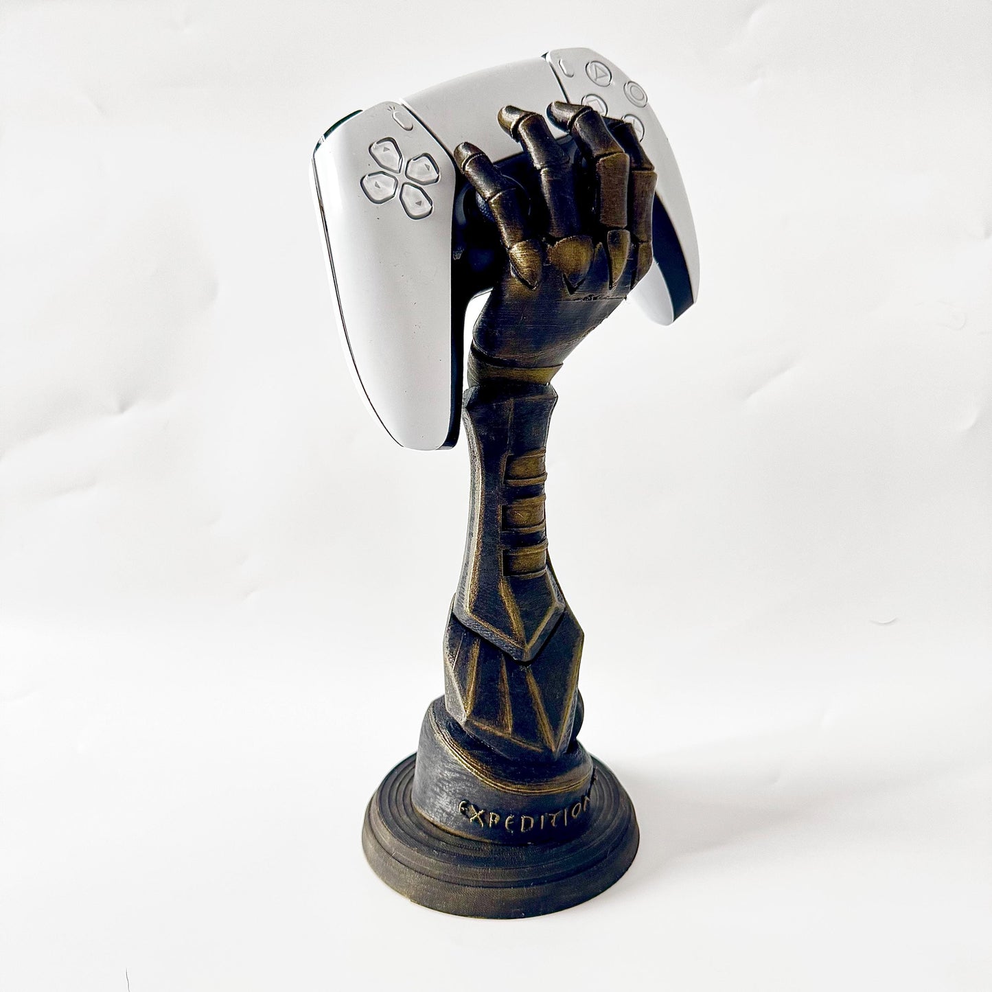 Clair Obscur Expedition 33 Gustave Hand Prothesis Gustave Hand PS5/Xbox Controller Stand Home Display Gaming Accessories Maelle Monolith