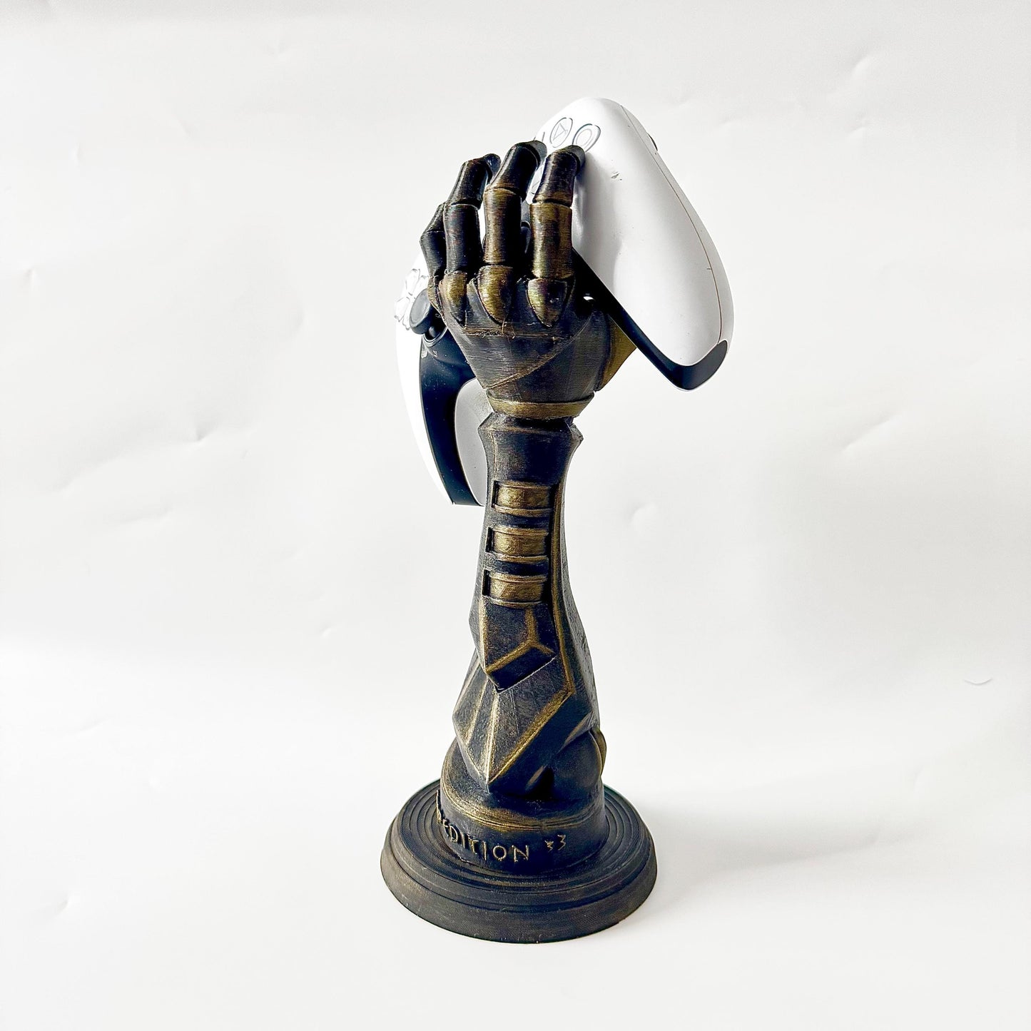 Clair Obscur Expedition 33 Gustave Hand Prothesis Gustave Hand PS5/Xbox Controller Stand Home Display Gaming Accessories Maelle Monolith