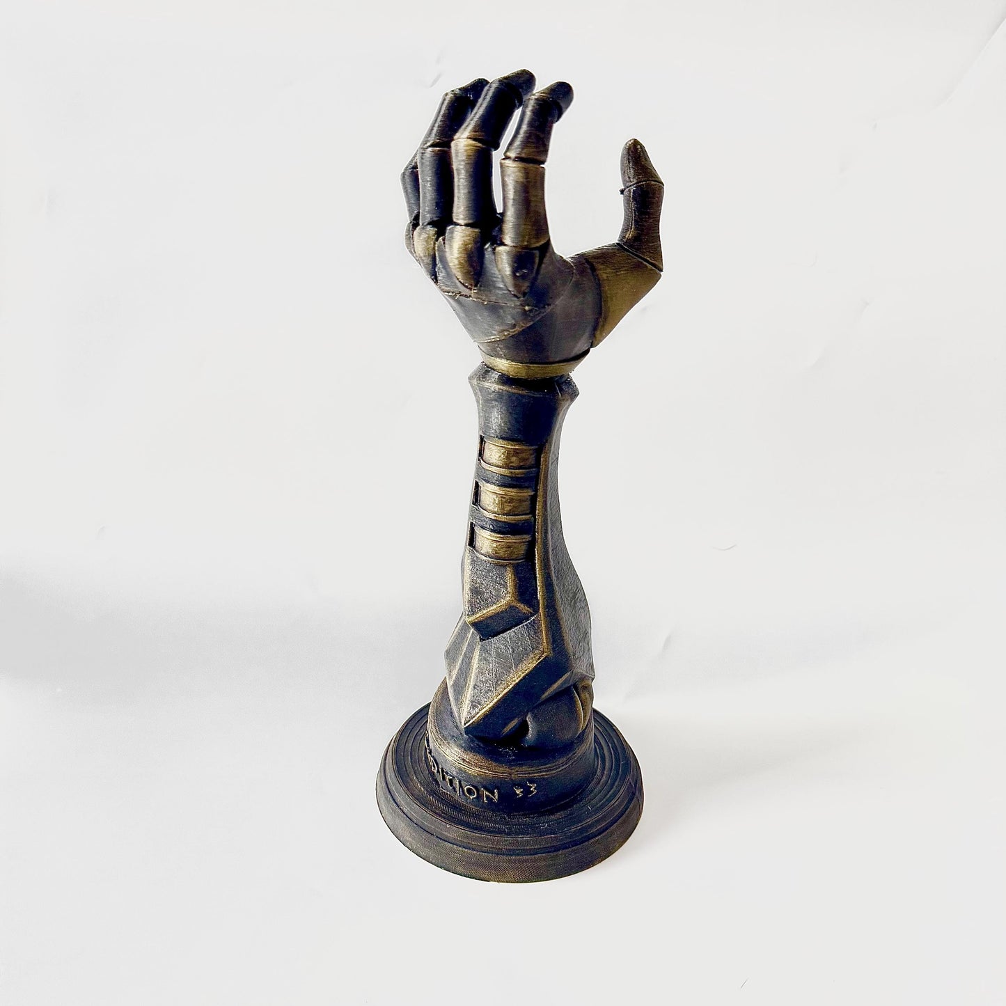 Clair Obscur Expedition 33 Gustave Hand Prothesis Gustave Hand PS5/Xbox Controller Stand Home Display Gaming Accessories Maelle Monolith