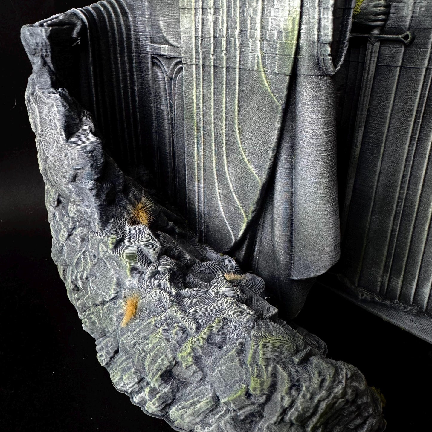 Lord of the Rings Inspired Argonath Statues: Handcrafted Stone-Effect Shelf Decor