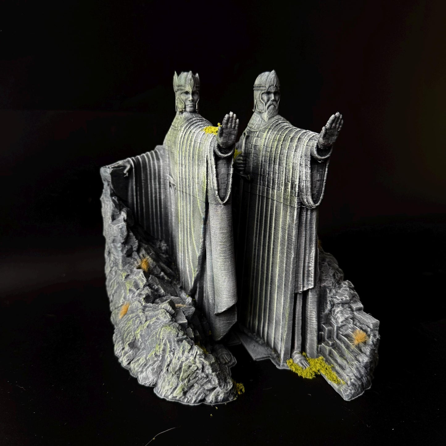 Lord of the Rings Inspired Argonath Statues: Handcrafted Stone-Effect Shelf Decor