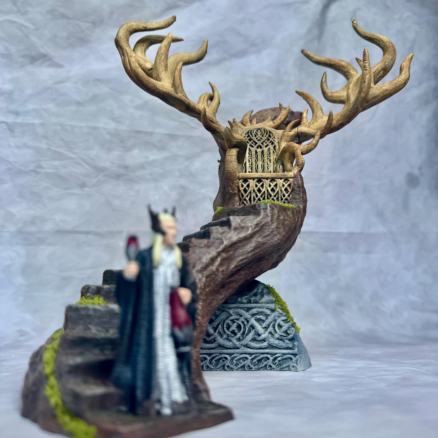 Thranduil Throne Diorama: Hand-Painted Elvenking Figurine