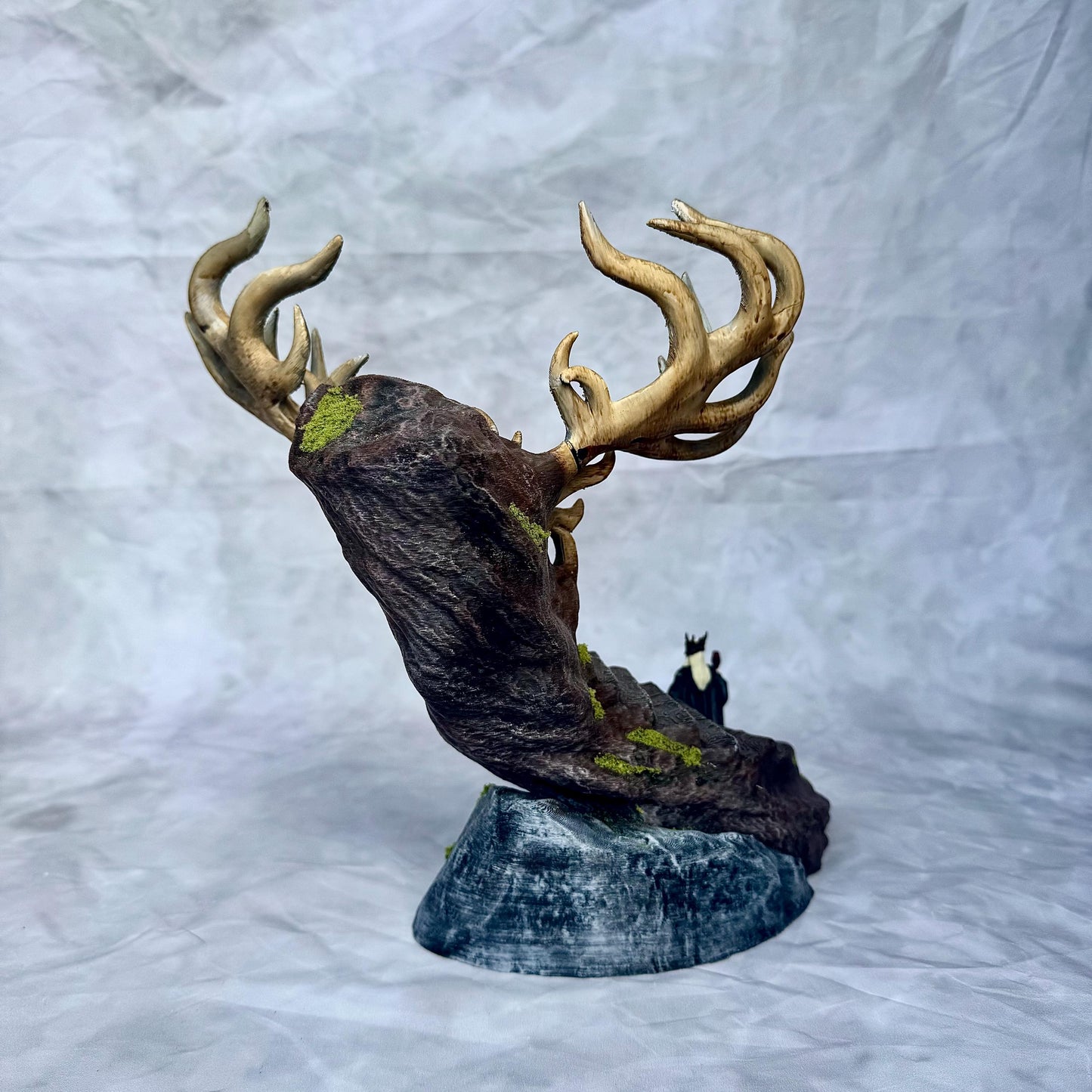 Thranduil Throne Diorama: Hand-Painted Elvenking Figurine