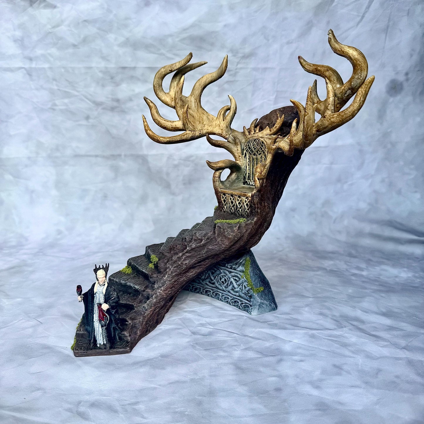 Thranduil Throne Diorama: Hand-Painted Elvenking Figurine