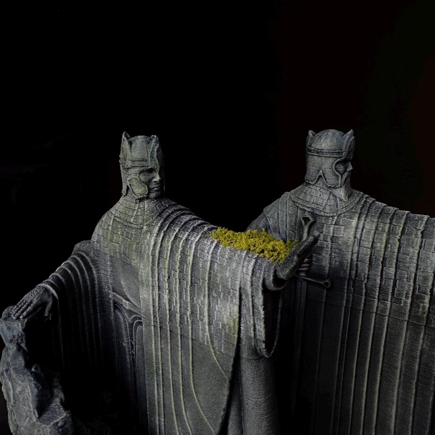 Lord of the Rings Inspired Argonath Statues: Handcrafted Stone-Effect Shelf Decor