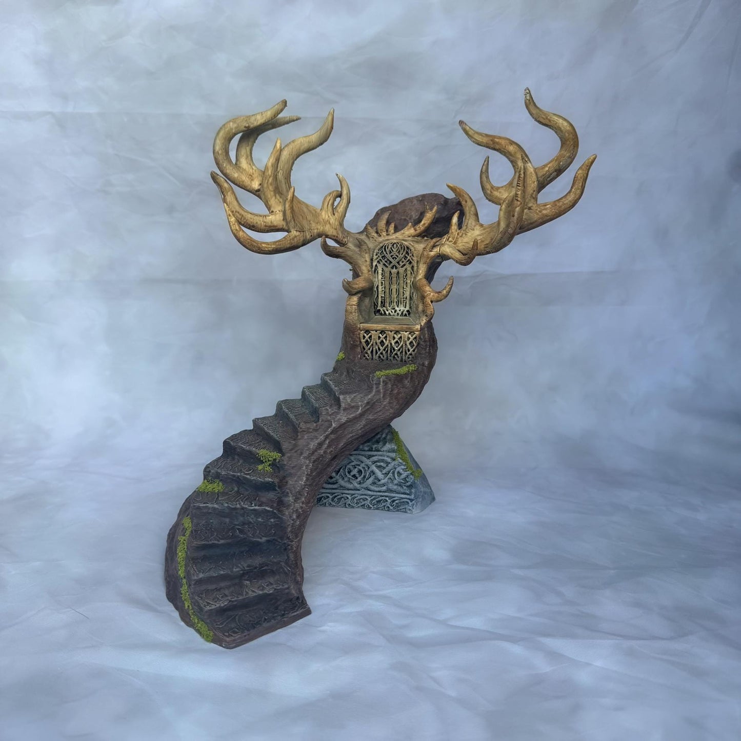 Thranduil Throne Diorama: Hand-Painted Elvenking Figurine