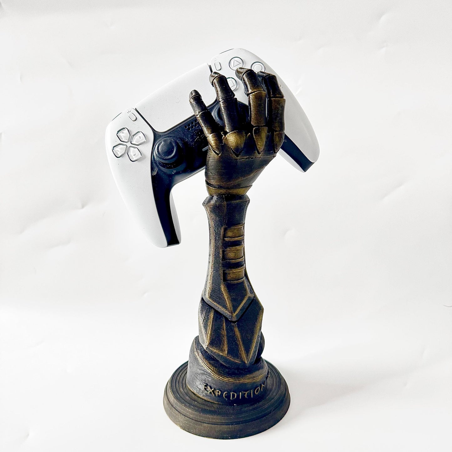 Clair Obscur Expedition 33 Gustave Hand Prothesis Gustave Hand PS5/Xbox Controller Stand Home Display Gaming Accessories Maelle Monolith