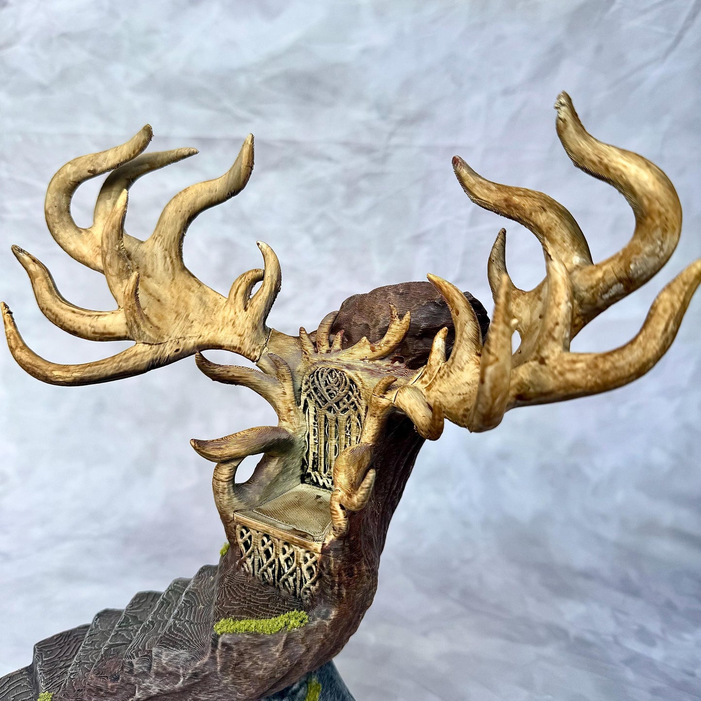 Thranduil Throne Diorama: Hand-Painted Elvenking Figurine