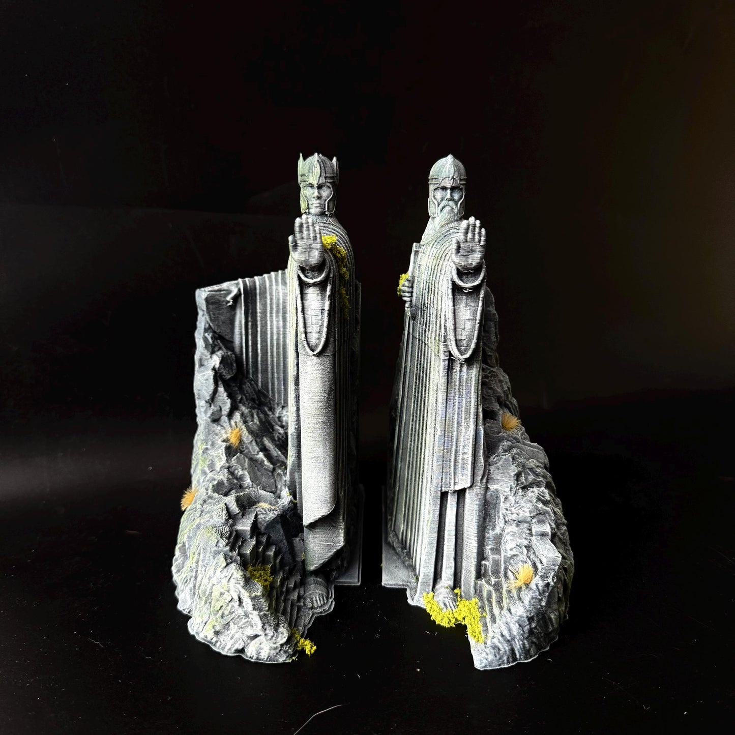 Lord of the Rings Inspired Argonath Statues: Handcrafted Stone-Effect Shelf Decor