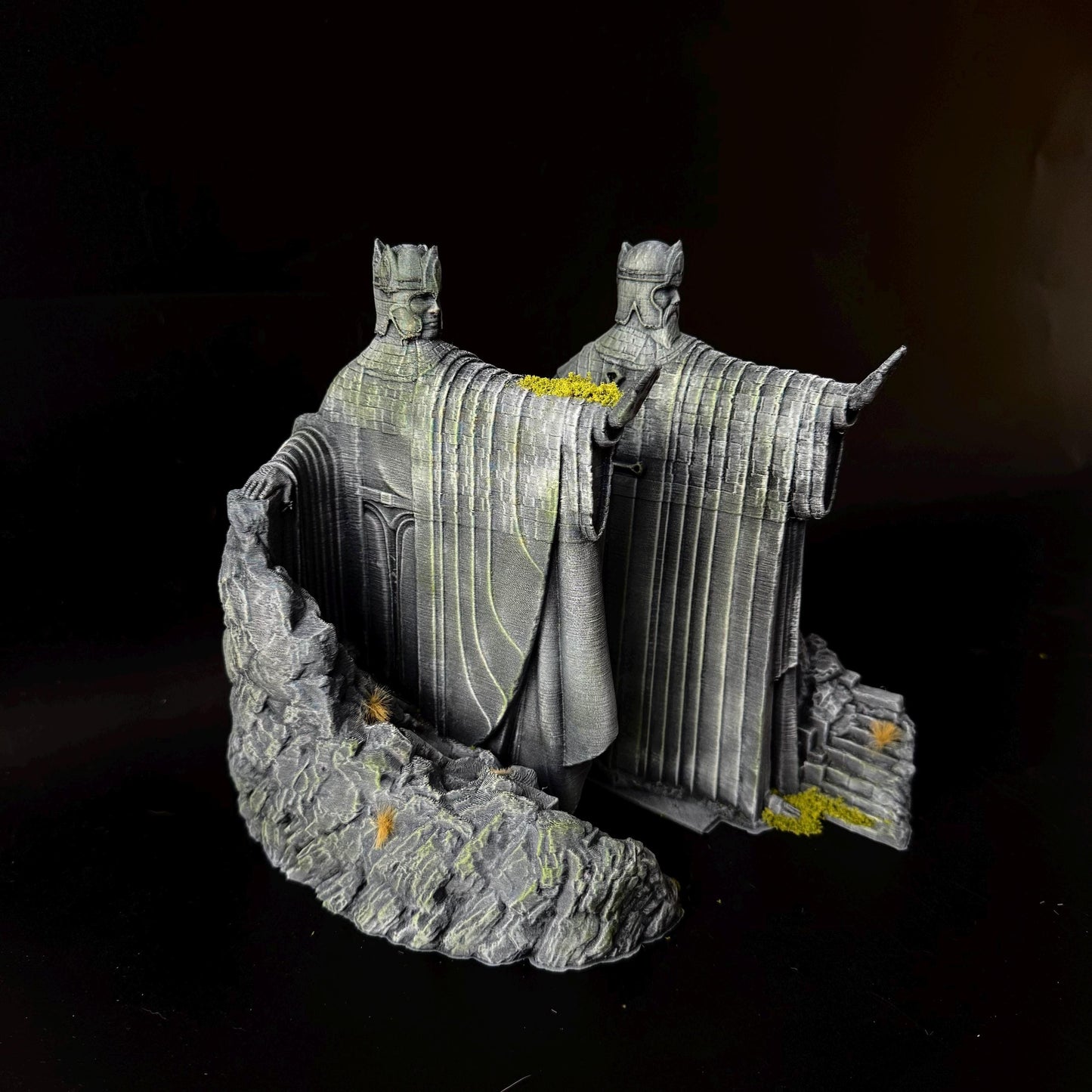 Lord of the Rings Inspired Argonath Statues: Handcrafted Stone-Effect Shelf Decor